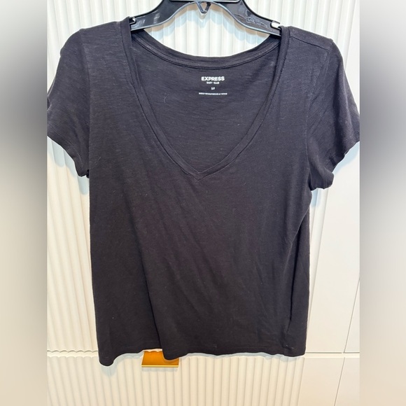 NWOT Express Black V-Neck Easy Slub Short Sleeve T-Shirt - Picture 3 of 8